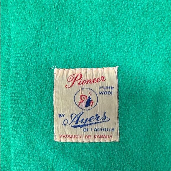 PIONEER Pure Wool Blanket in Green - Picture 2 of 3